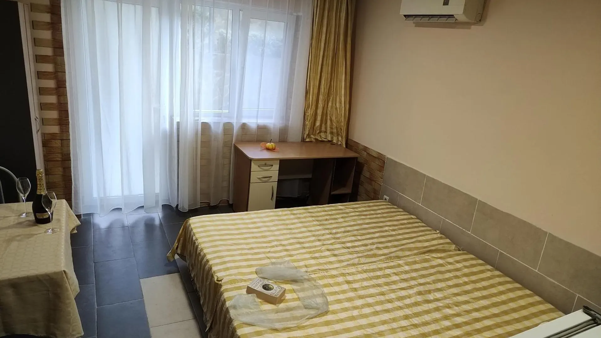 וארנה Paralax Hotel