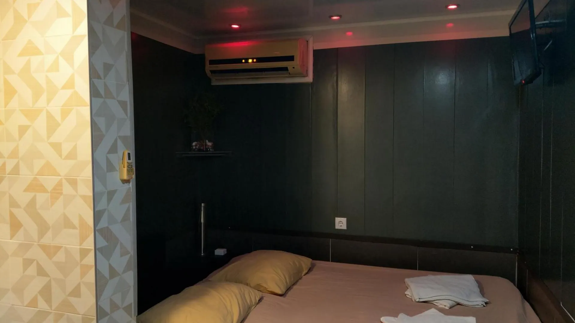 Paralax Hotel Varna 2*,