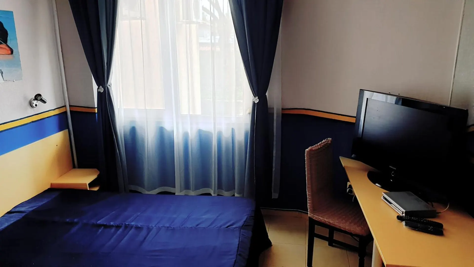 Paralax Hotel Varna 2*,