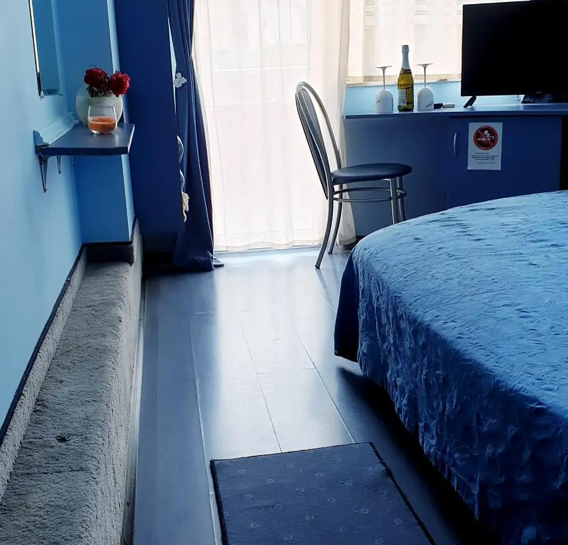 וארנה Paralax Hotel