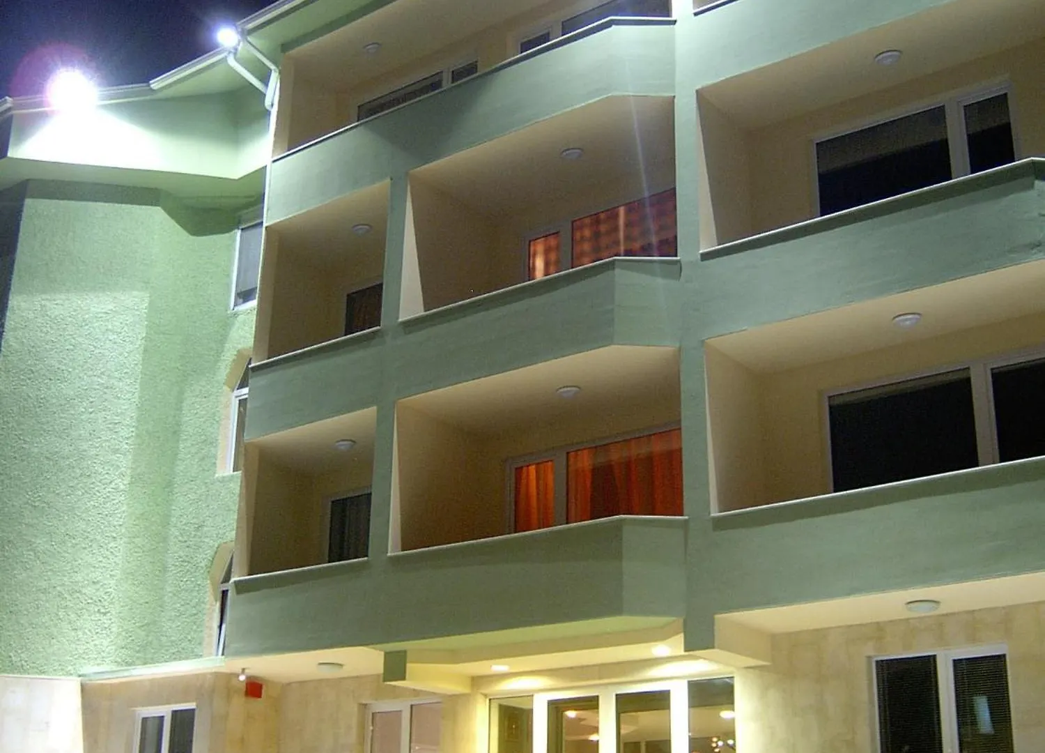 וארנה Paralax Hotel 2*,