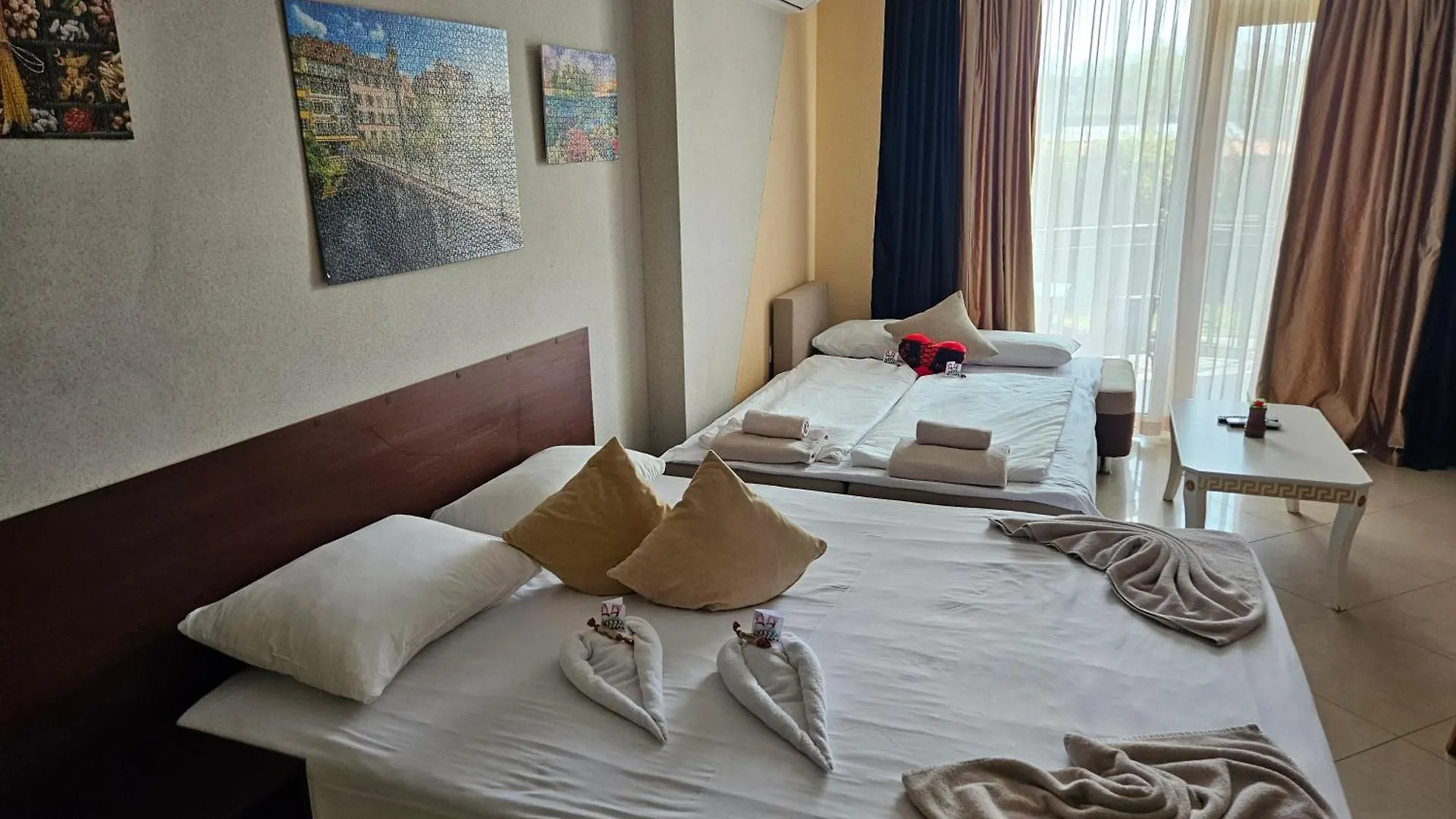 וארנה Paralax Hotel בולגריה