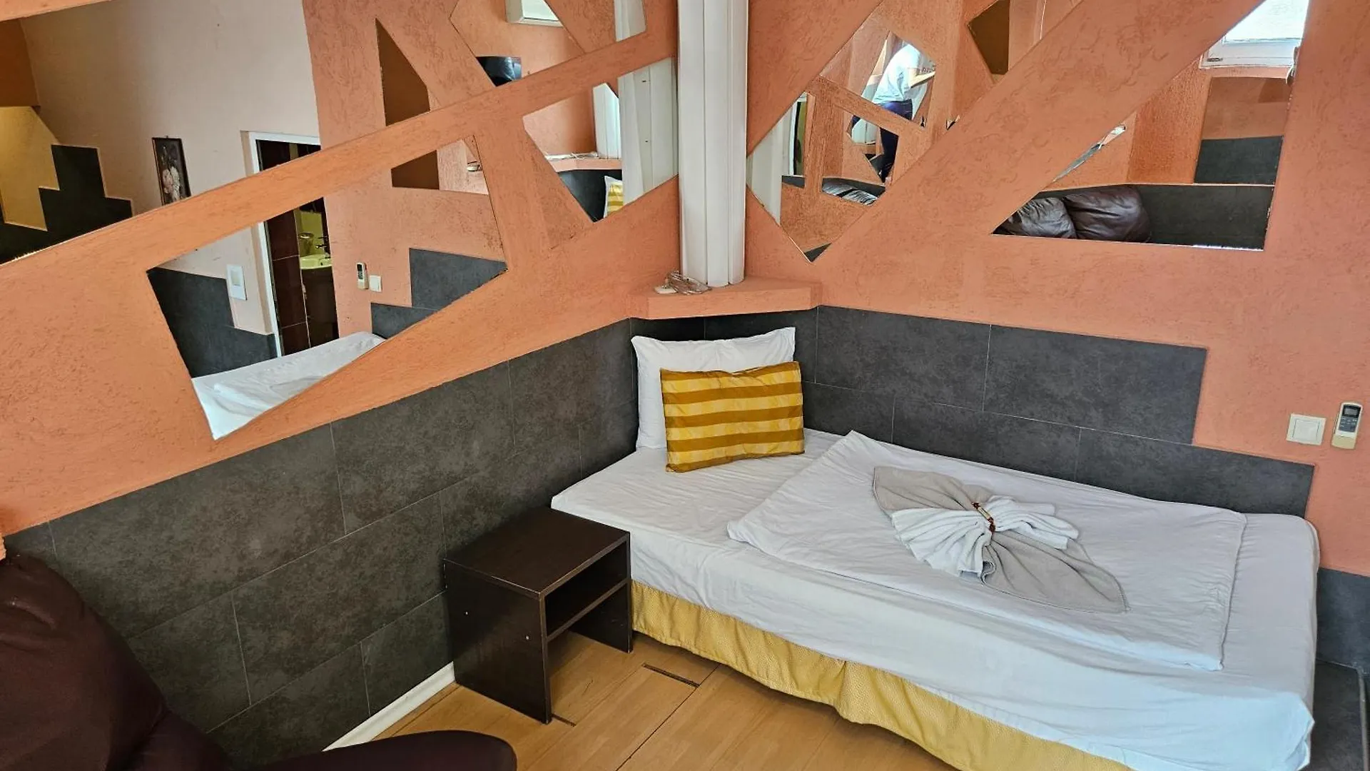 וארנה Paralax Hotel