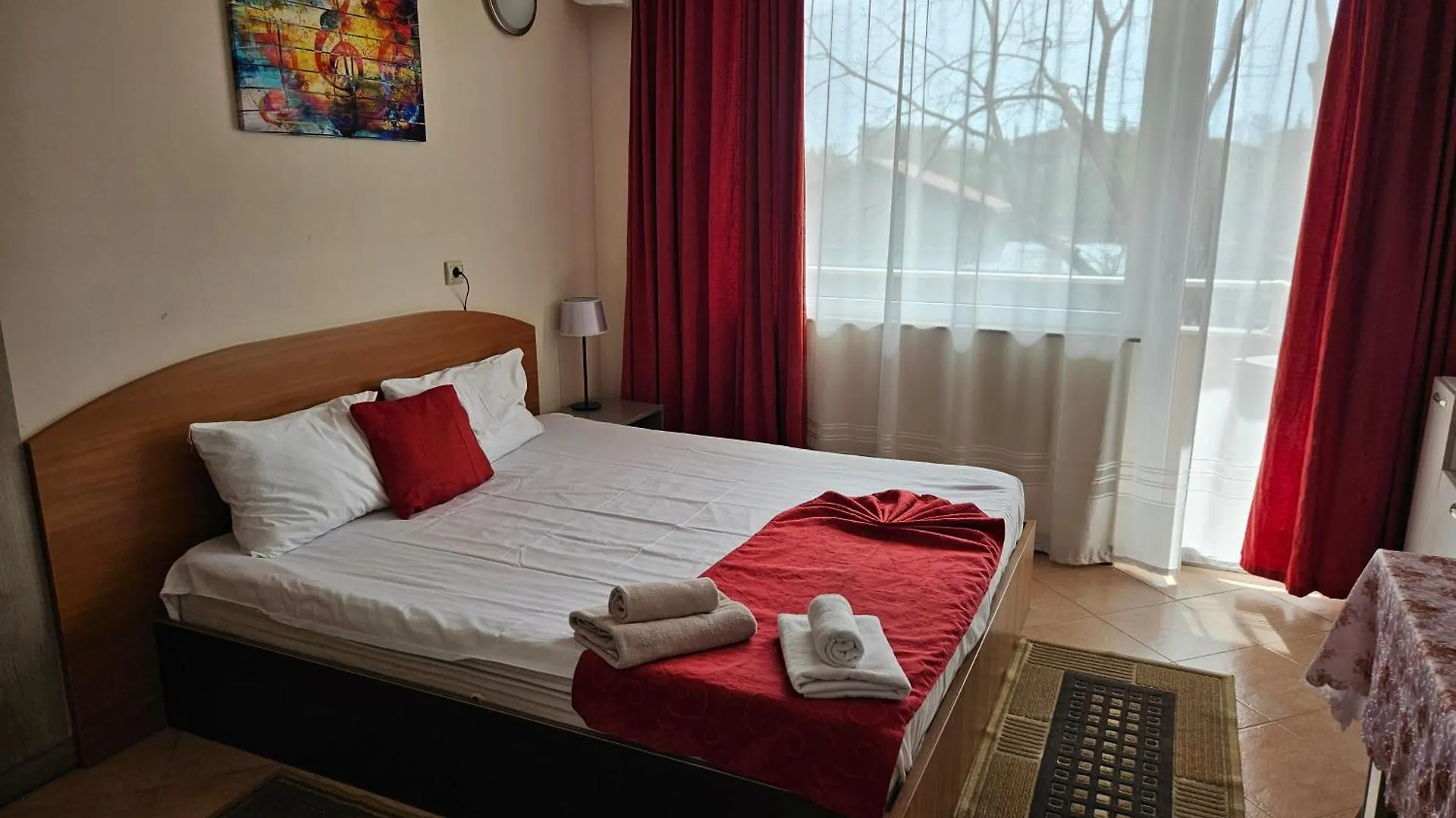 וארנה Paralax Hotel 2*,