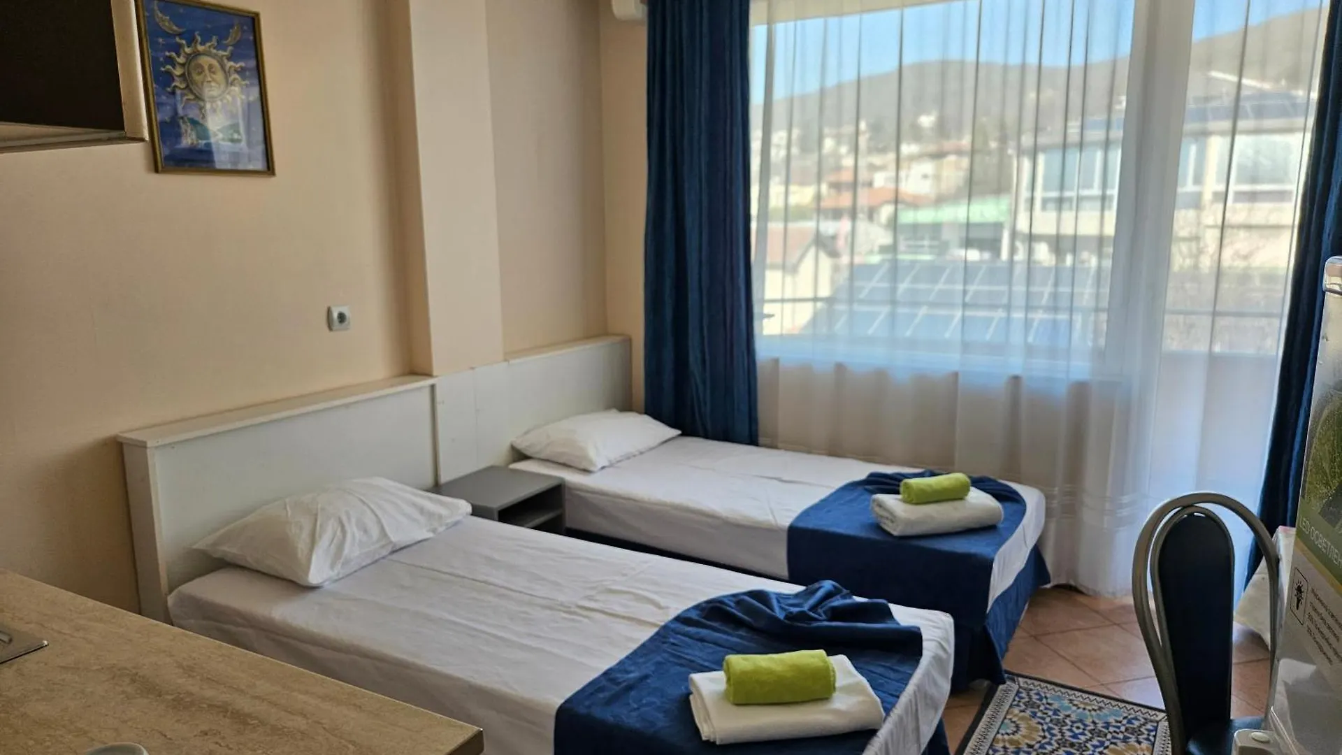 וארנה Paralax Hotel