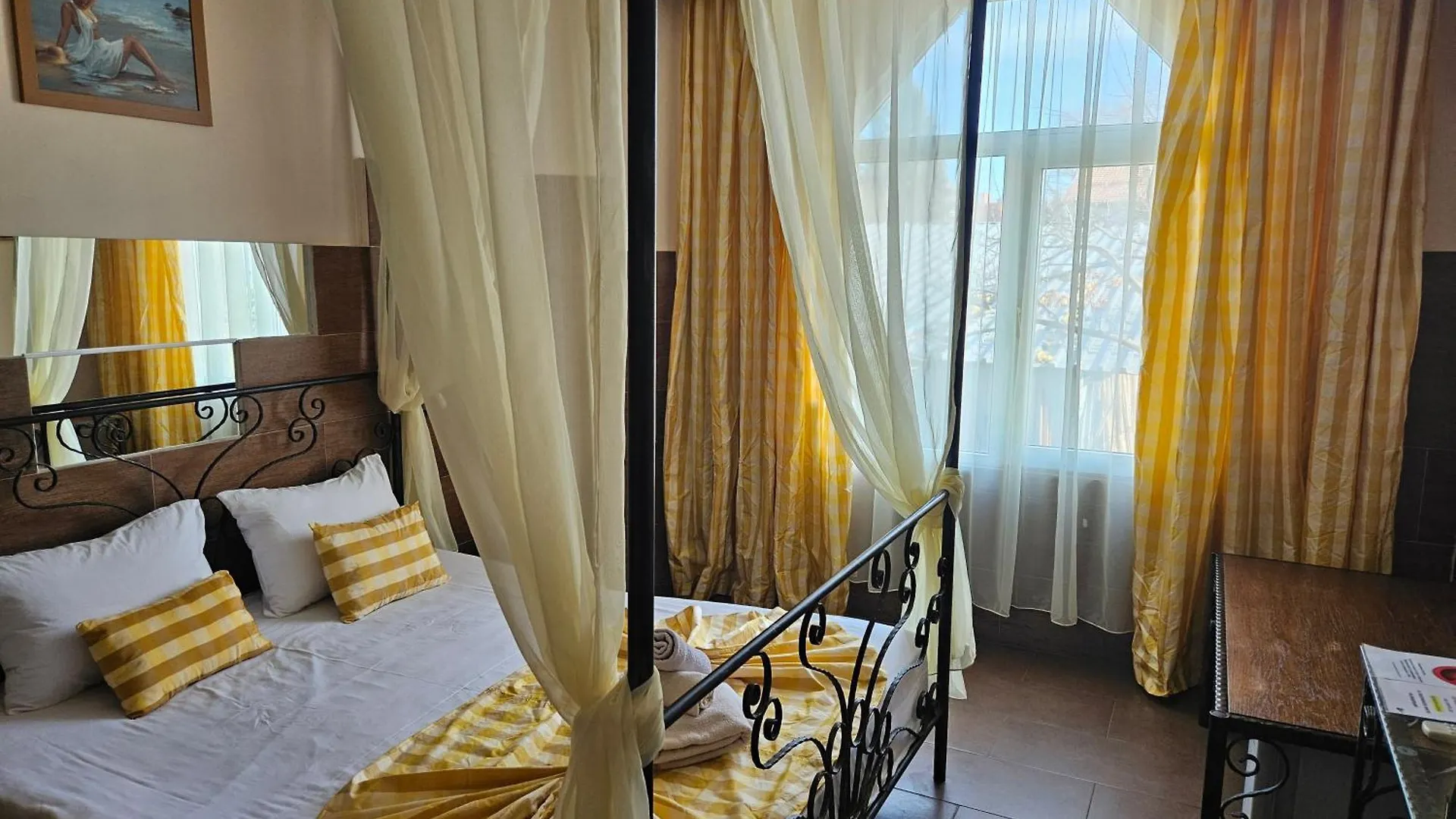 וארנה Paralax Hotel