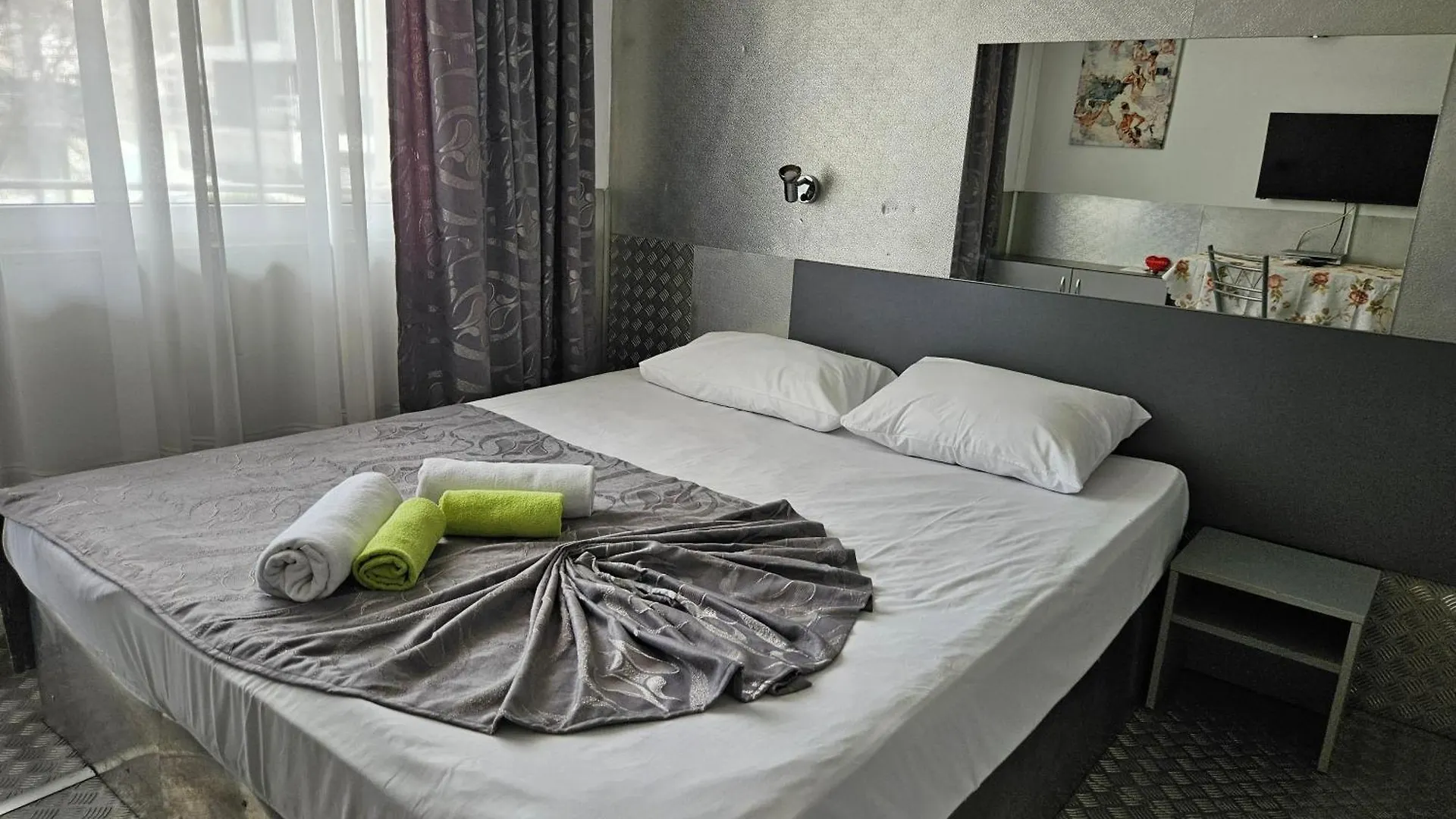 וארנה Paralax Hotel