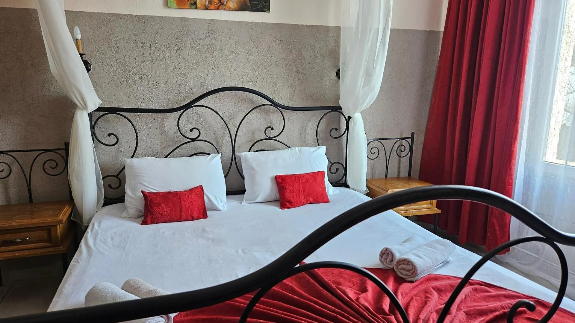 וארנה Paralax Hotel 2*,
