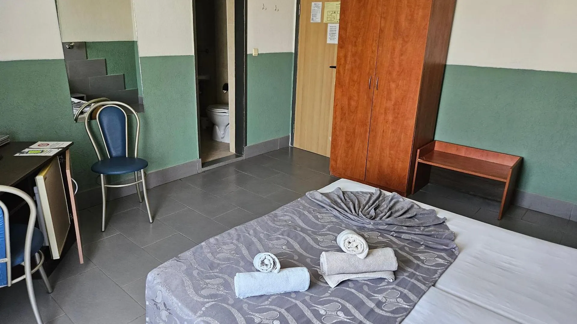 וארנה Paralax Hotel